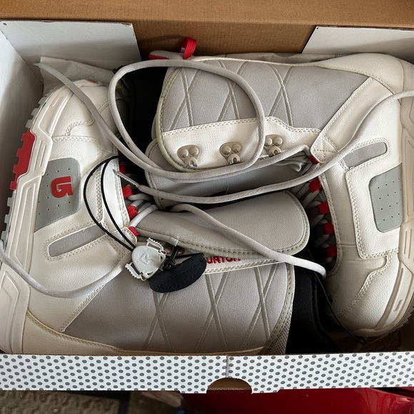 NIB Burton Moto Snowboarding boots - white - Picture 2 of 5
